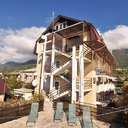 U Ruslana Guest House Gagra Exterior foto