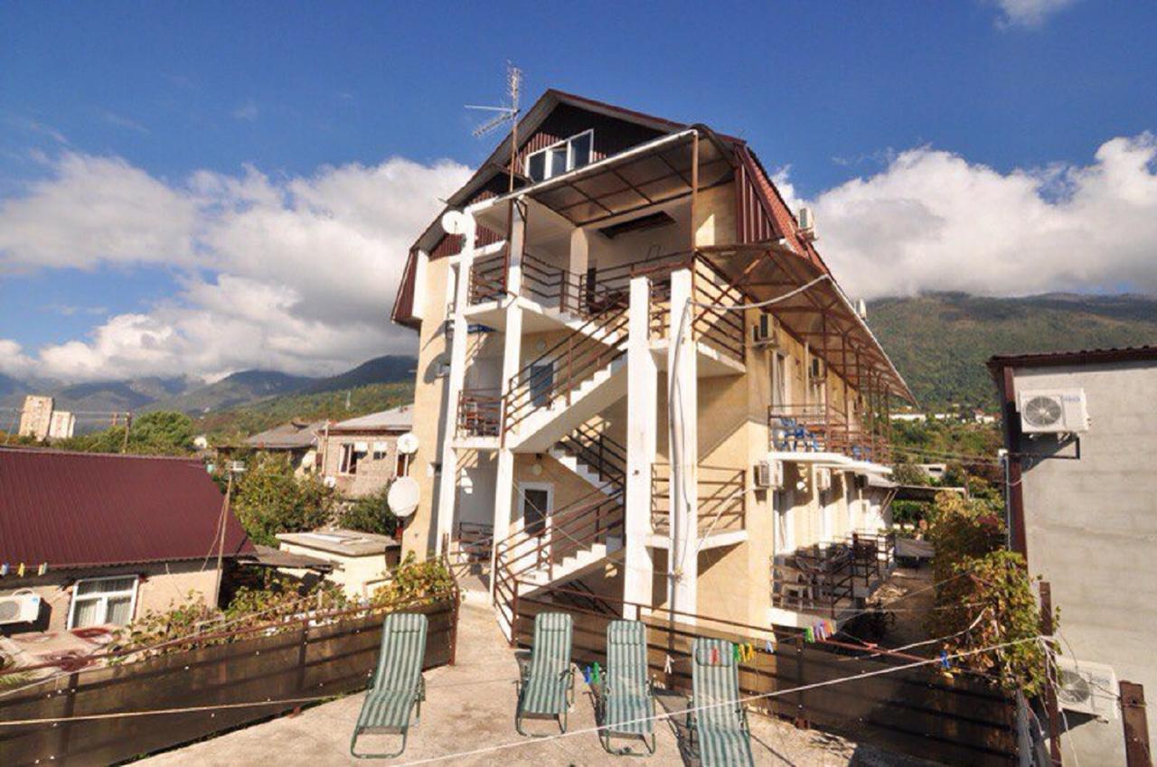 U Ruslana Guest House Gagra Exterior foto